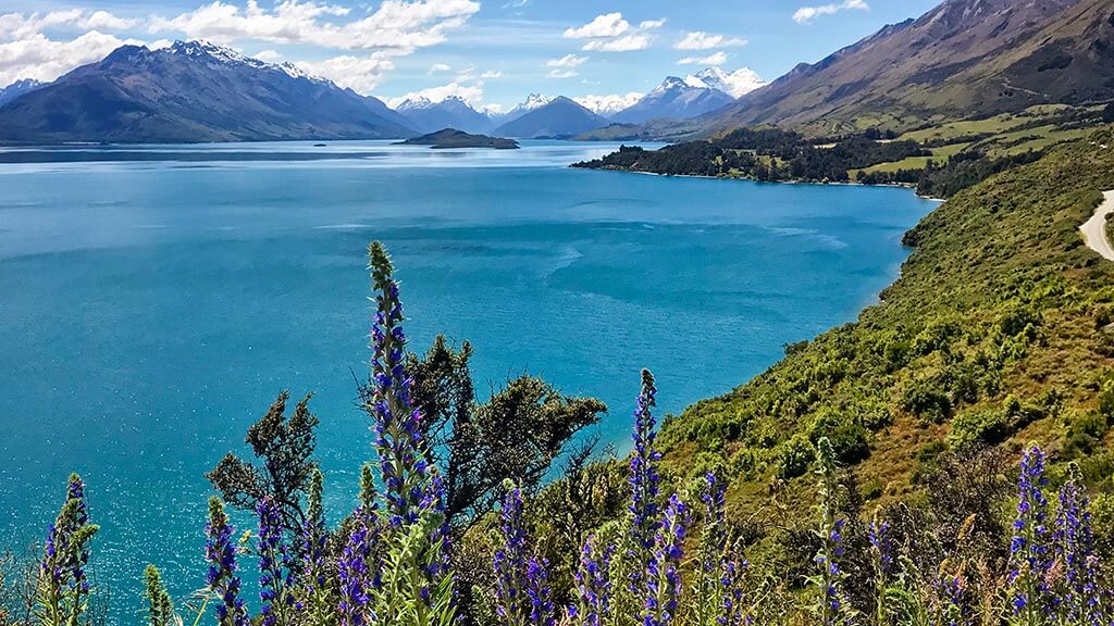 one-day-tour Scenic landscapes of lake and mountains